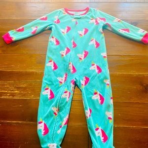 EUC Carter’s unicorn print fleece toddler pajamas.